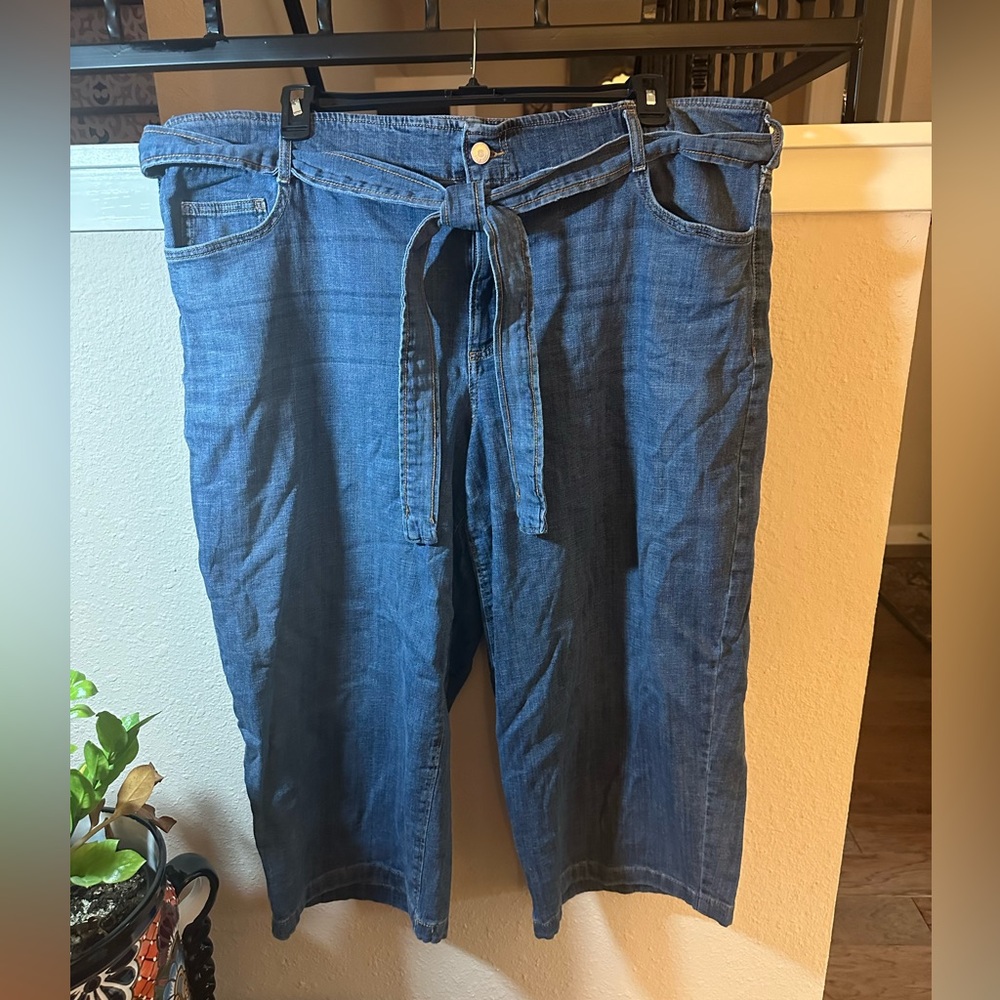 Code Bleu Wide Leg Cropped Jeans. Sash tie belt. 22w.